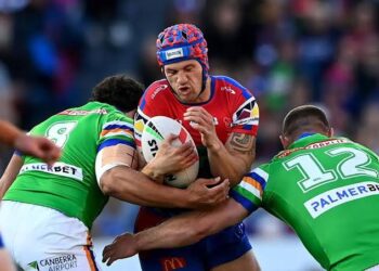 After a hard-fought opening half, Newcastle Knights achieve four-straight with win in the wet over Canberra