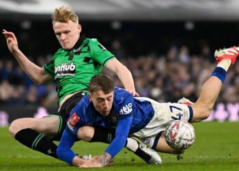 Wycombe wanderes Sign 23-Year-Old Bristol Rovers Defender