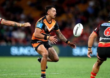 South Sydney Rabbitohs sign $2.4 million five-eighth from Wests Tigers