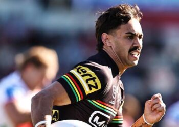 Panthers $402,000 five-eighth shuts down Super League move to remain at the club and challenge for a spot