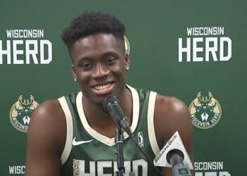 Milwaukee Bucks sign Antetokounmpo brother to two-way contract, joining other two brothers on roster