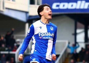 Bristol Rovers coach Steve Evans welcome back 25-year-old midfielder from loan spell to strengthen up squad
