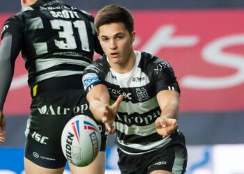 Ryan carr confirm Castleford Tigers interest to sign a stand-off, scrum-half and hooker and a prop from the Leigh Leopards