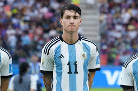 Aston Villa submit offer to sign £35m Argentine midfield star
