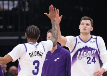 Utah Jazz re-signs $30.2M center on two-year deal