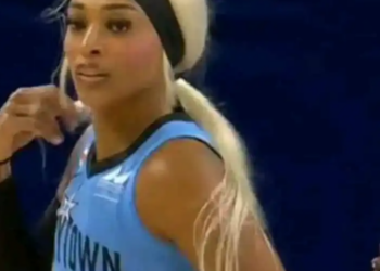 DIJONAI CARRINGTON EJECTED AFTER EXPLOSIVE FOUL ON SOPHIE CUNNINGHAM AS FEVER-SKY GAME TURNS CHAOTIC